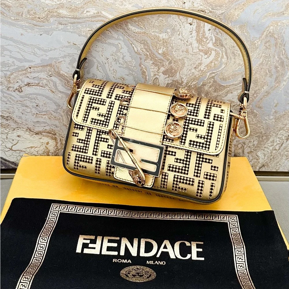 GUCCI、LV、FENDIブランド品アクセサリー、靴、服、化粧箱 FENDI x VERSACE | Bags | Fendi X Versace Fendace Logo Metallic